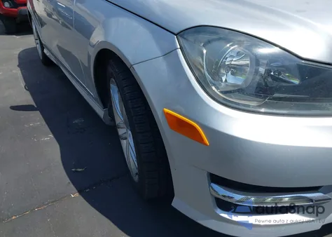 2014 Mercedes-Benz C 250 Sport z USA, uszkodzony, nr VIN WDDGF4HB3EG251447